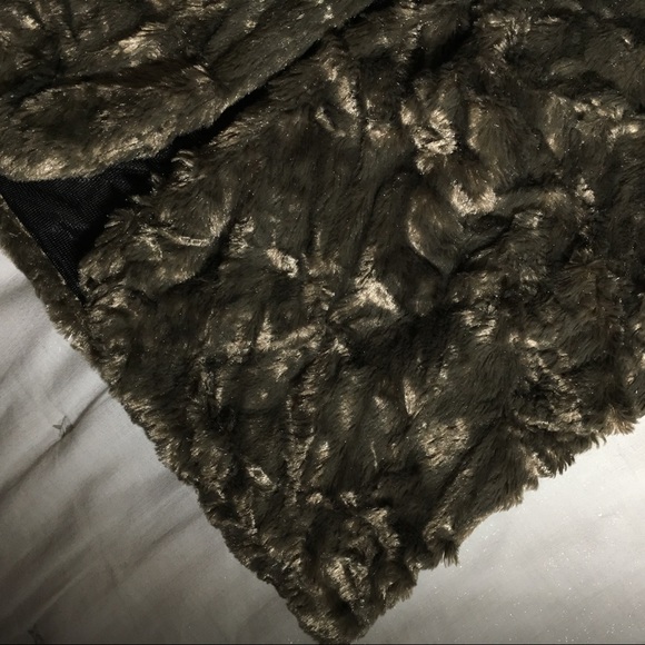 Cozy Fur Vest - Picture 2 of 2